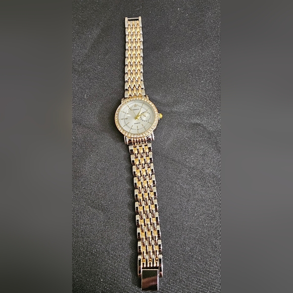 Beautiful Woman's Watch - Picture 1 of 2